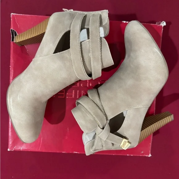 Jennifer Lopez Taupe Cutout Strappy High Heel Ankle Boots - Picture 1 of 11